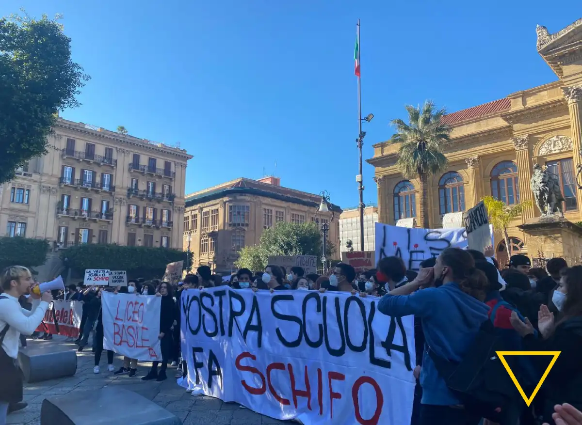 Palermo: centinaia di studenti tornano in piazza contro l’alternanza scuola-lavoro