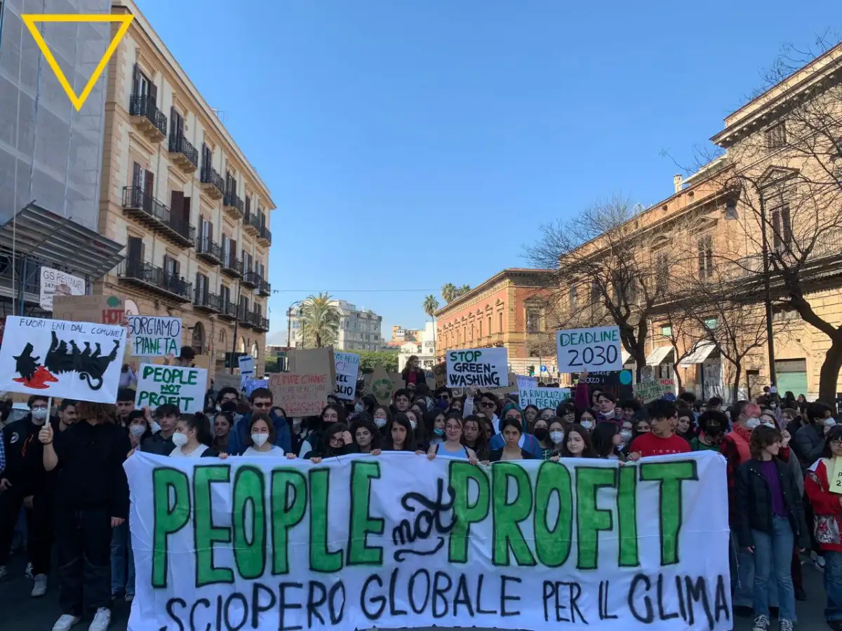 Palermo: centinaia di studenti in piazza per lo sciopero del clima