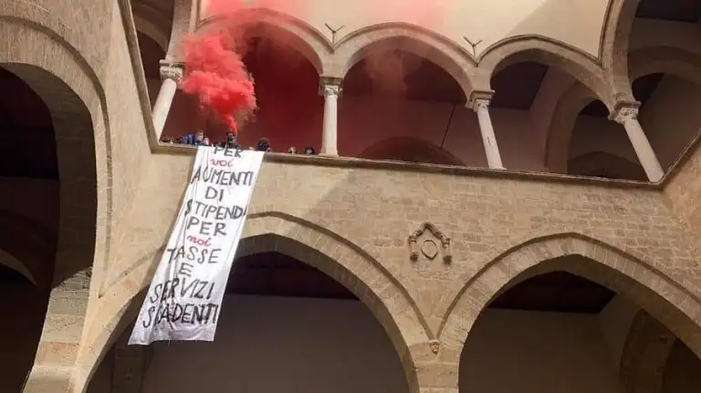 Aumento degli stipendi a Unipa: irruzione degli studenti al rettorato