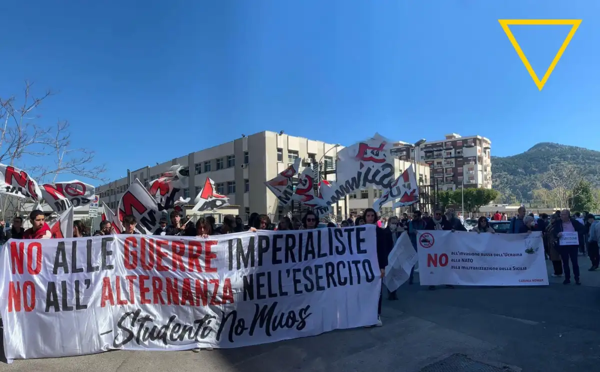 Palermo: protesta degli studenti all’USR. «Le scuole non sono caserme»