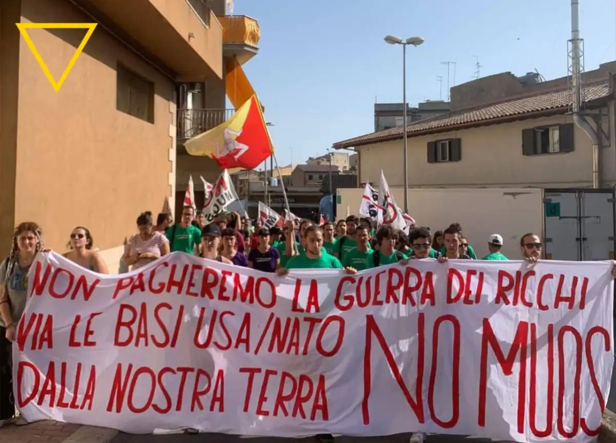 Corteo No Muos per le vie di Niscemi: verso il campeggio di lotta