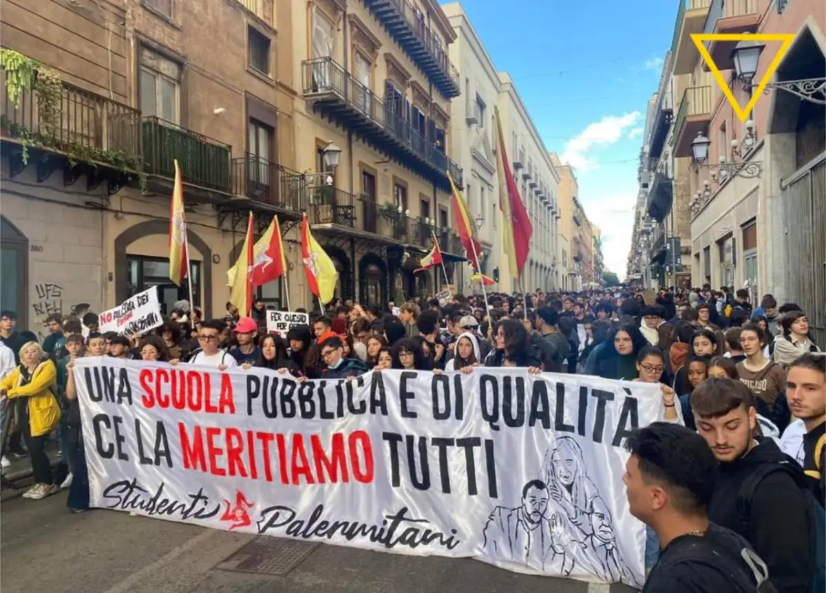 Palermo: migliaia in piazza sfidano il decreto anti-rave del Governo Meloni