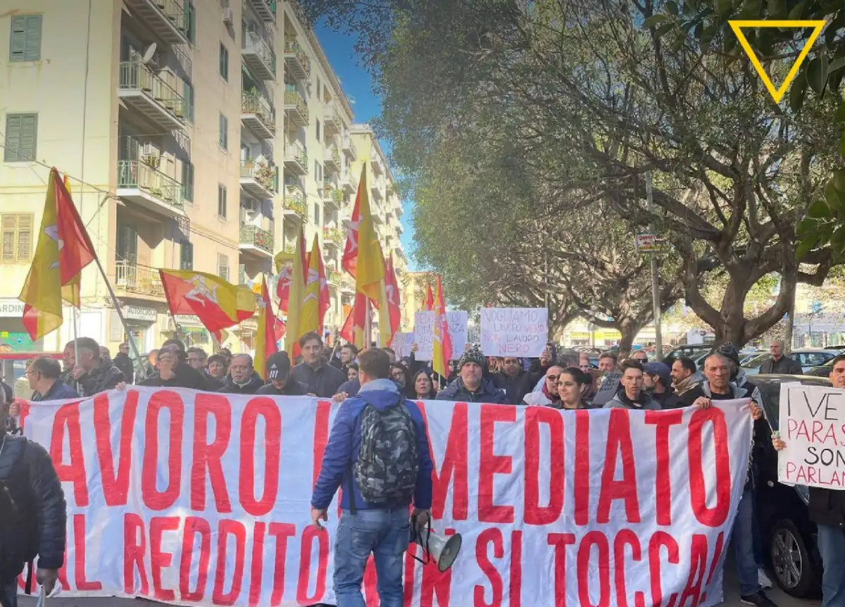 Palermo: centinaia di disoccupati in piazza. Il Reddito non si tocca!