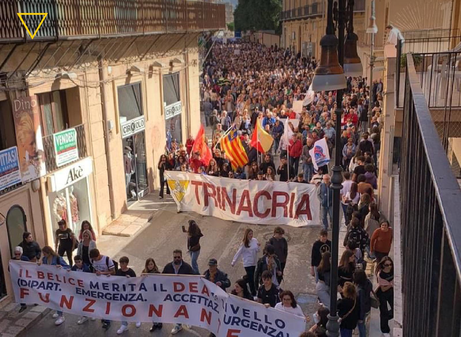 Sciacca, in migliaia in piazza a difesa dell’Ospedale