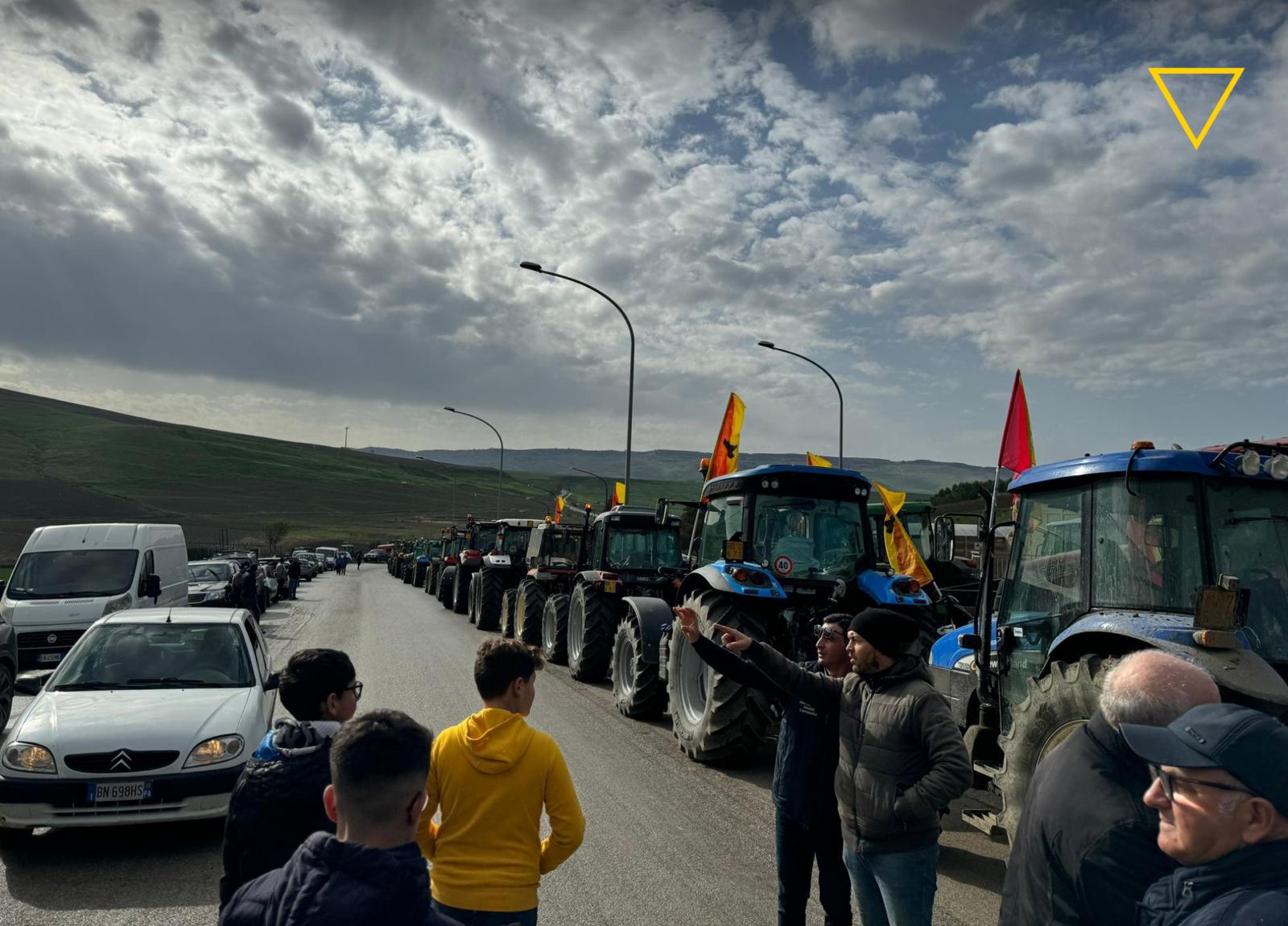 Agricoltori siciliani in protesta: primo corteo sulla Palermo-Sciacca