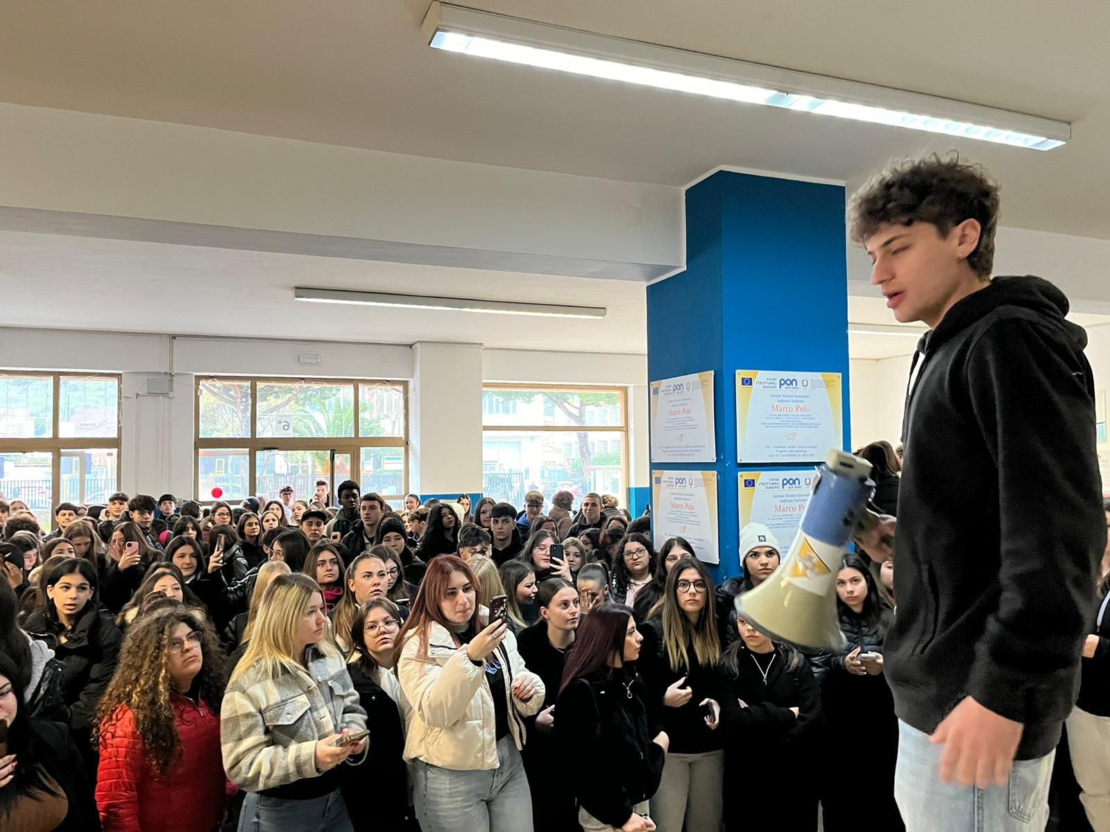 Blocco delle lezioni al Marco Polo: gli studenti in protesta per la mancanza di riscaldamenti