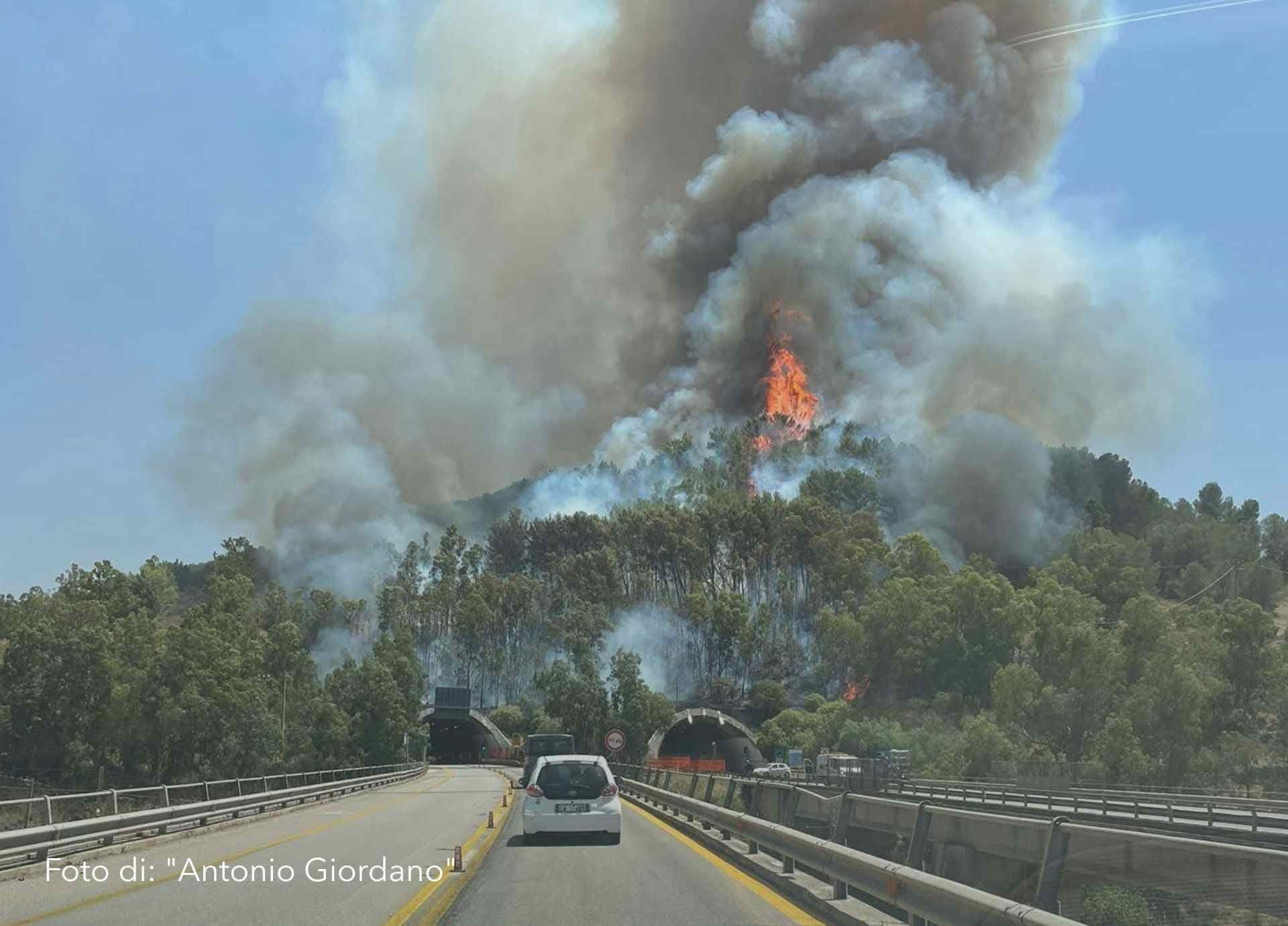A fuoco l’A19: disagi e rallentamenti sull’autostrada