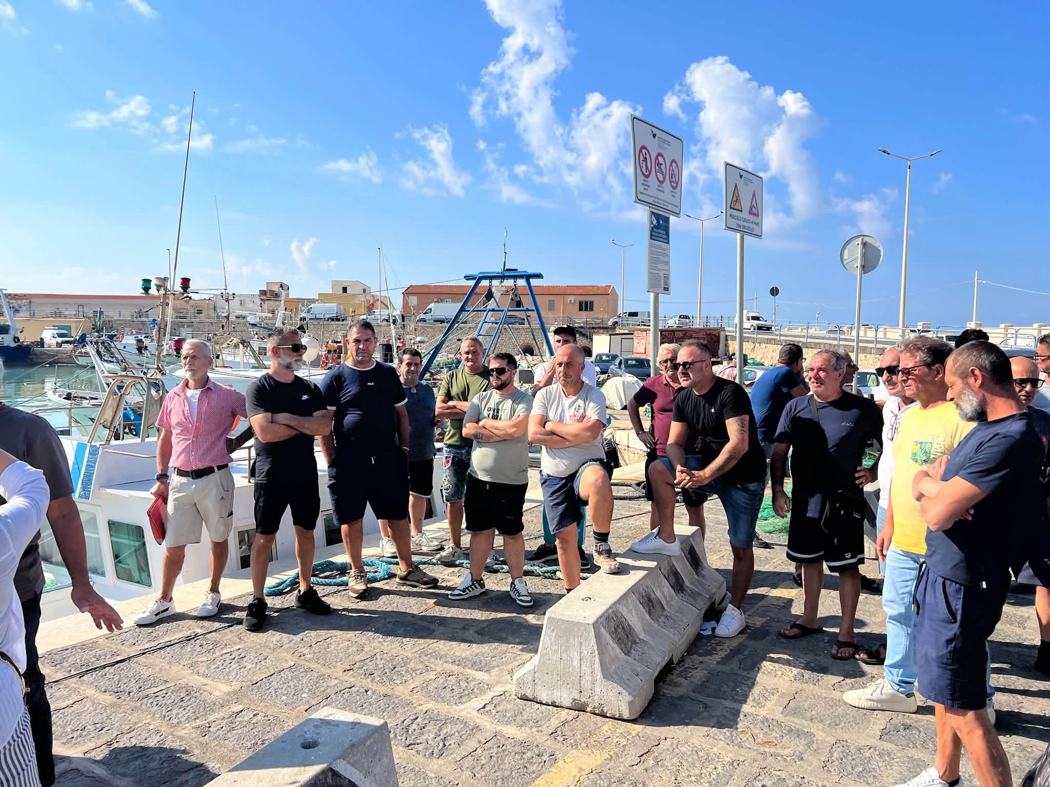 Pescatori di Porto Empedocle in rivolta
