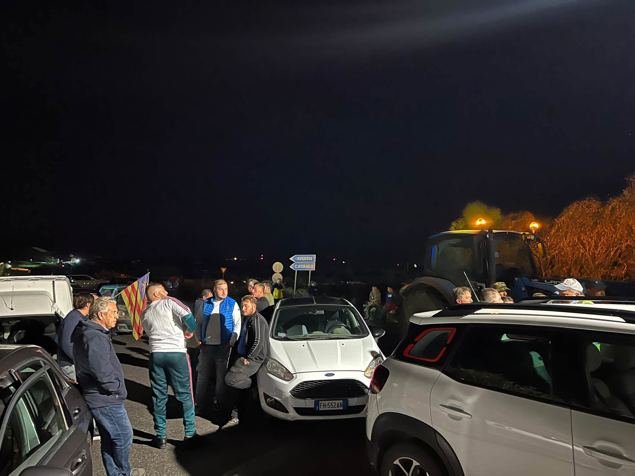 Agricoltori bloccano la raffieria Augusta-Melilli